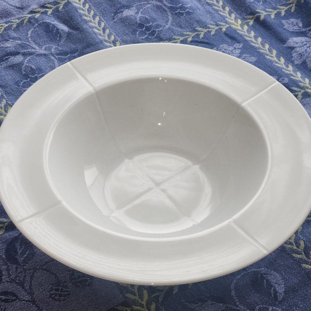 Swid Powell Signature - White Crisscross Lines 9.25" bowl